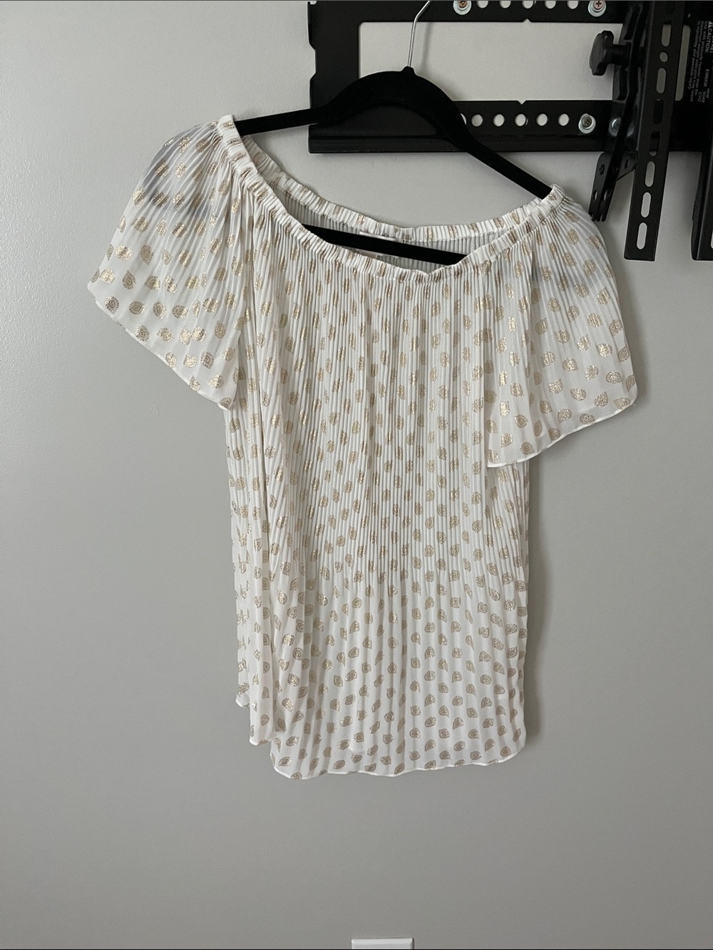 Michael Kors Size Medium White Off-Shoulder Pleated Top with Gold Dot Print